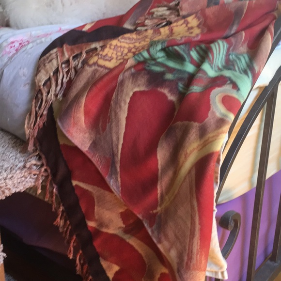 Shawl - Picture 1 of 6